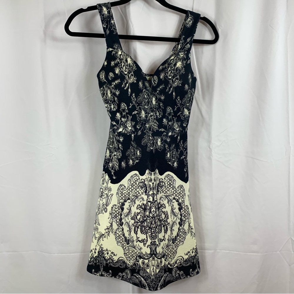 Olive Tree Women's Sleeveless Navy Blue Floral Short Pullover Dress Size Small